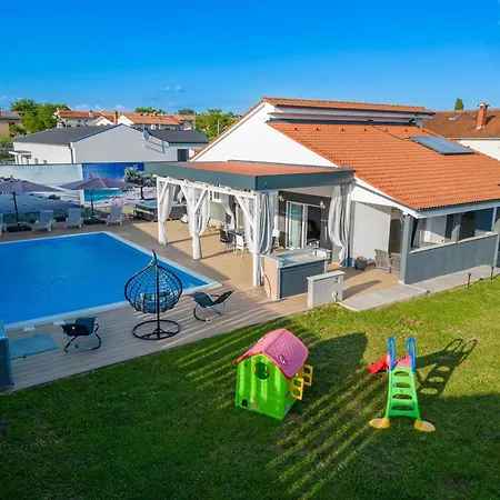 Schoene Beauty Fuer 6 Personen Und 1 Kind Holiday home Brajkovici (Kanfanar)