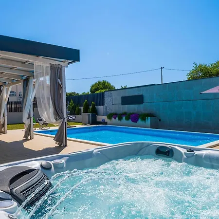 Holiday home Schoene Beauty Fuer 6 Personen Und 1 Kind Brajkovici (Kanfanar)