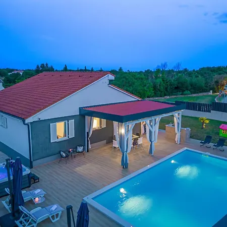 Holiday home Schoene Beauty Fuer 6 Personen Und 1 Kind