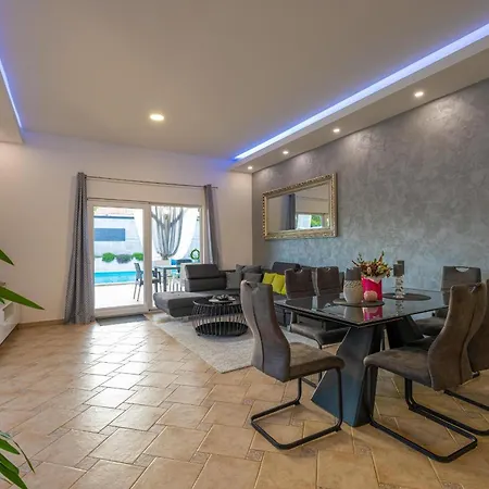 Holiday home Schoene Beauty Fuer 6 Personen Und 1 Kind